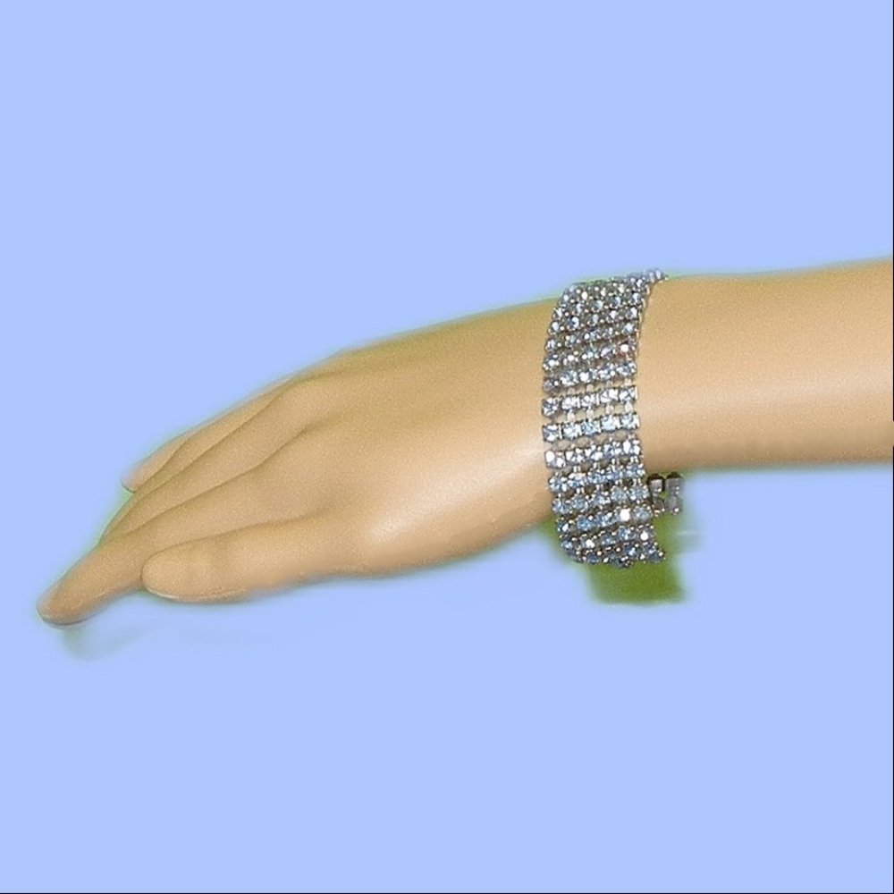 Vintage Costume Jewelry ~ Blue & Silver Bracelet  ~ 6.75"
